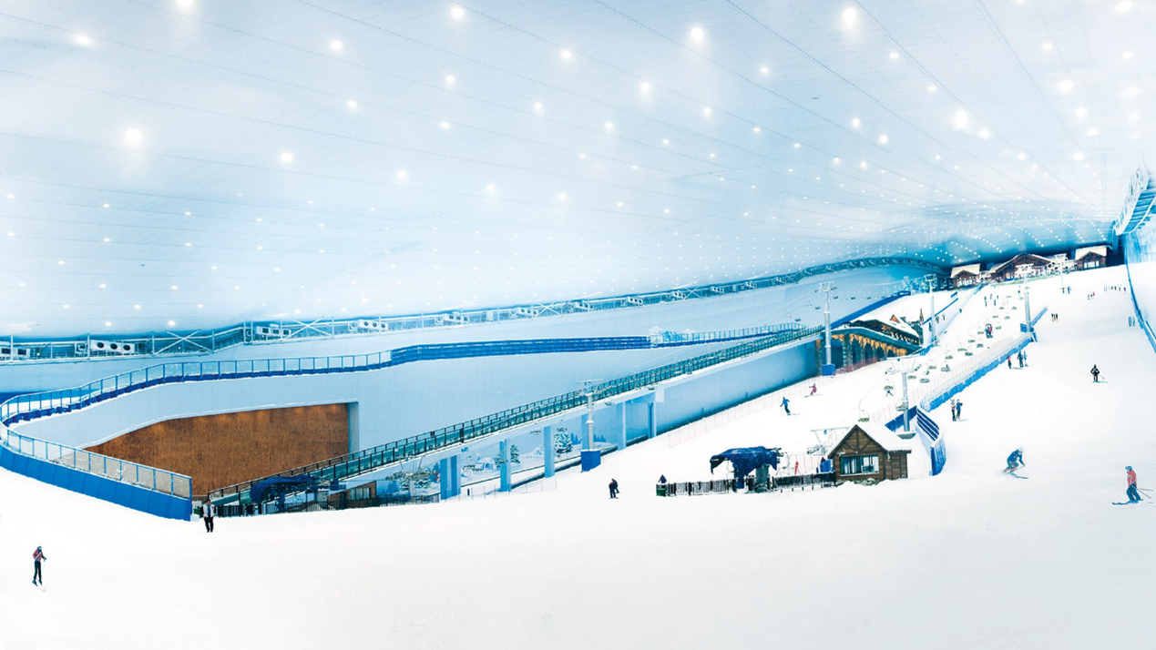 Indoor skiing park